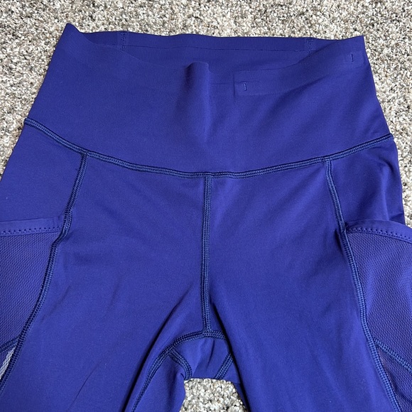 Lululemon Fast As Light Crop Leggings with Mesh Details in Emperor Blue - size 4 - Picture 8 of 14